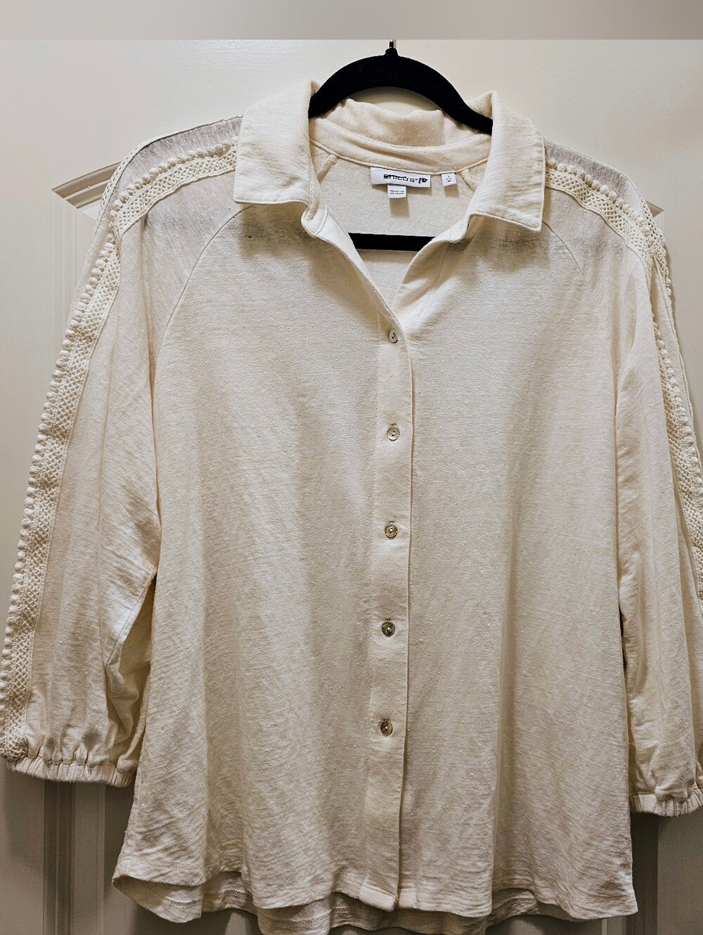NWT Chico’s Size 1 M Alabaster Linen Button Down Shirt Crochet Trim - Picture 2 of 8